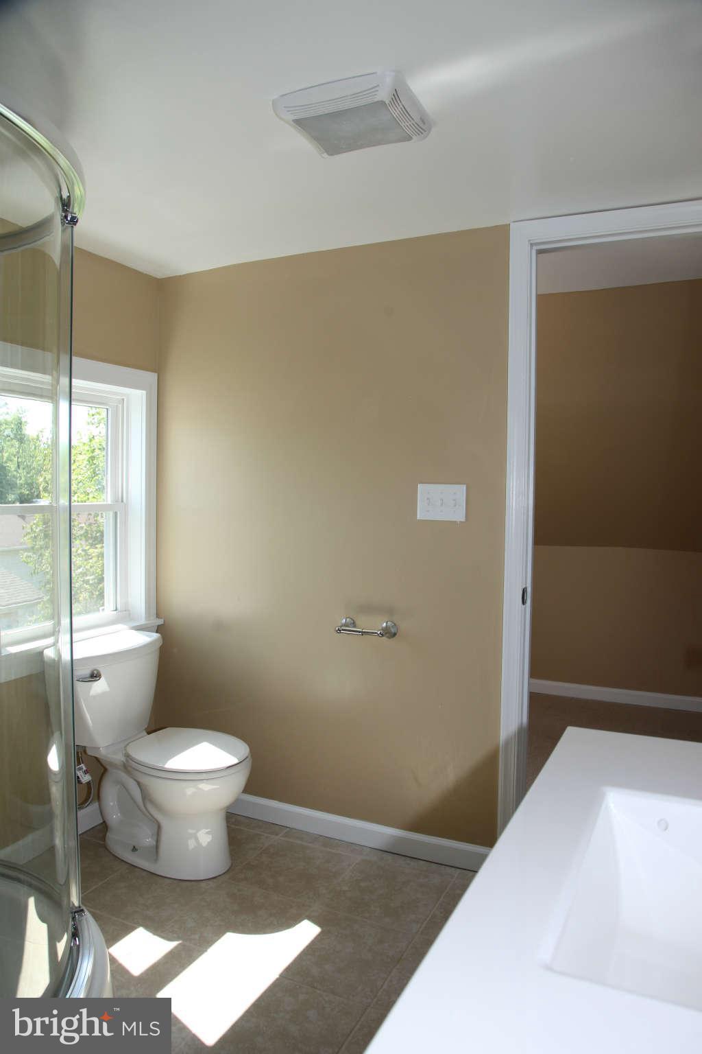 527 Cedar Hill Road Baltimore, MD 21225 - Photo 16 of 30 Bath (Master)