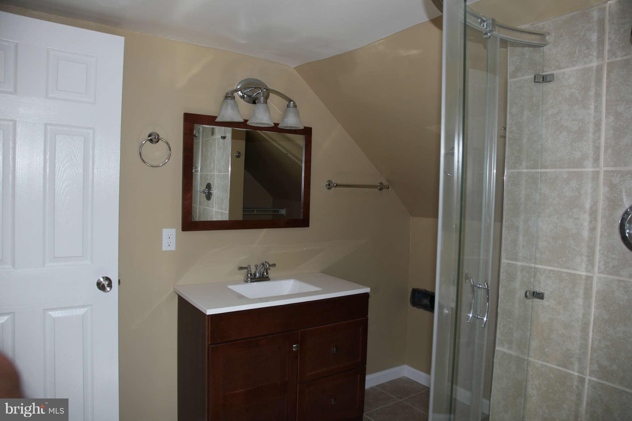 527 Cedar Hill Road Baltimore, MD 21225 - Photo 18 of 30 Bath (Master)