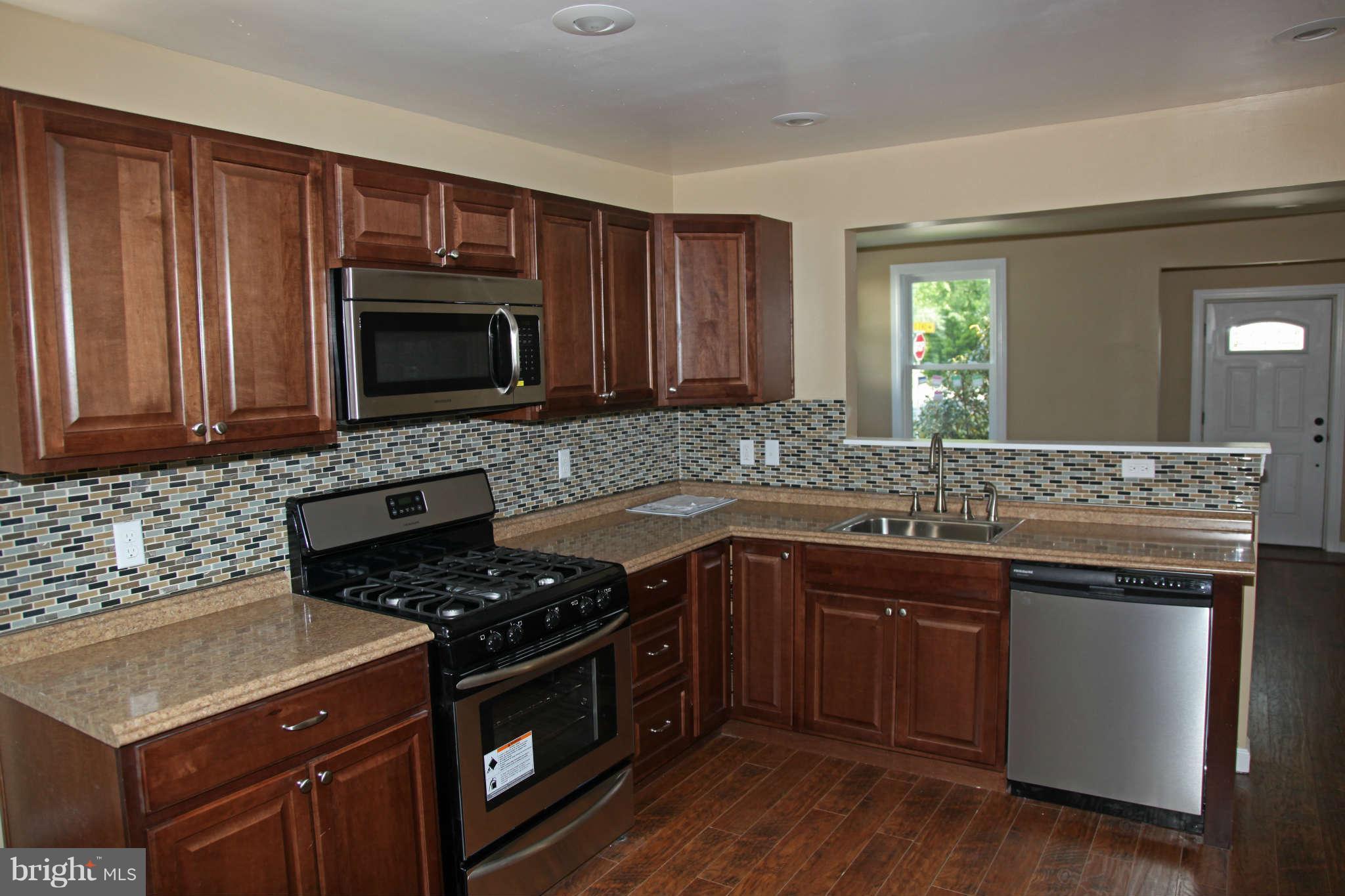 527 Cedar Hill Road Baltimore, MD 21225 - Photo 3 of 30 Kitchen