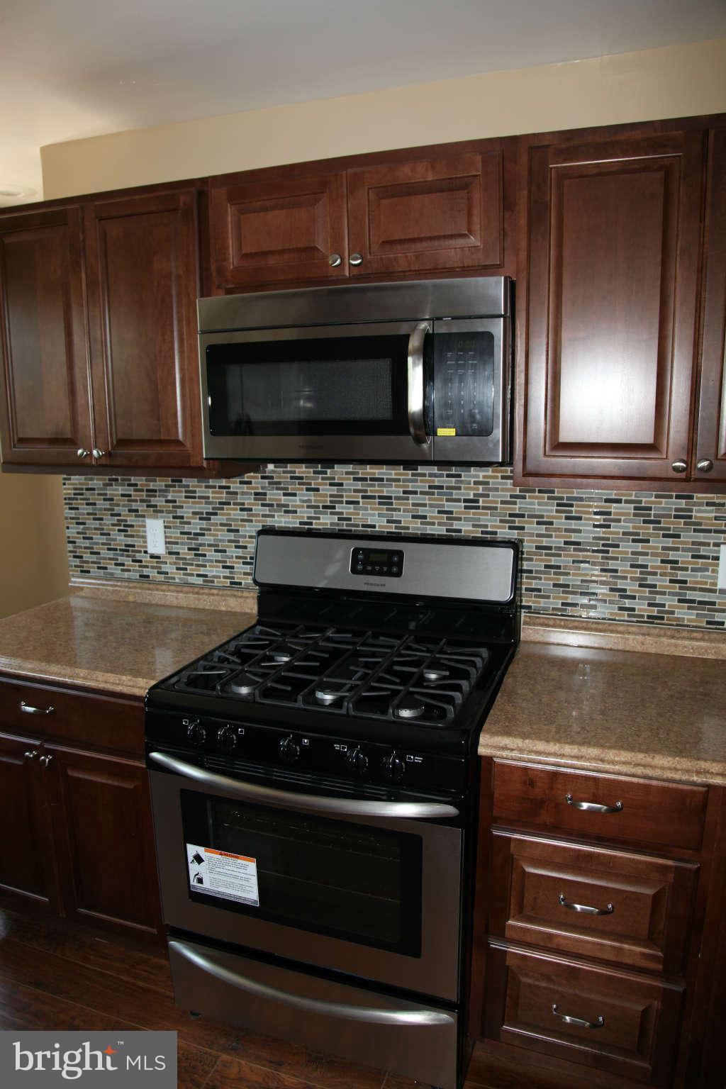 527 Cedar Hill Road Baltimore, MD 21225 - Photo 4 of 30 Kitchen