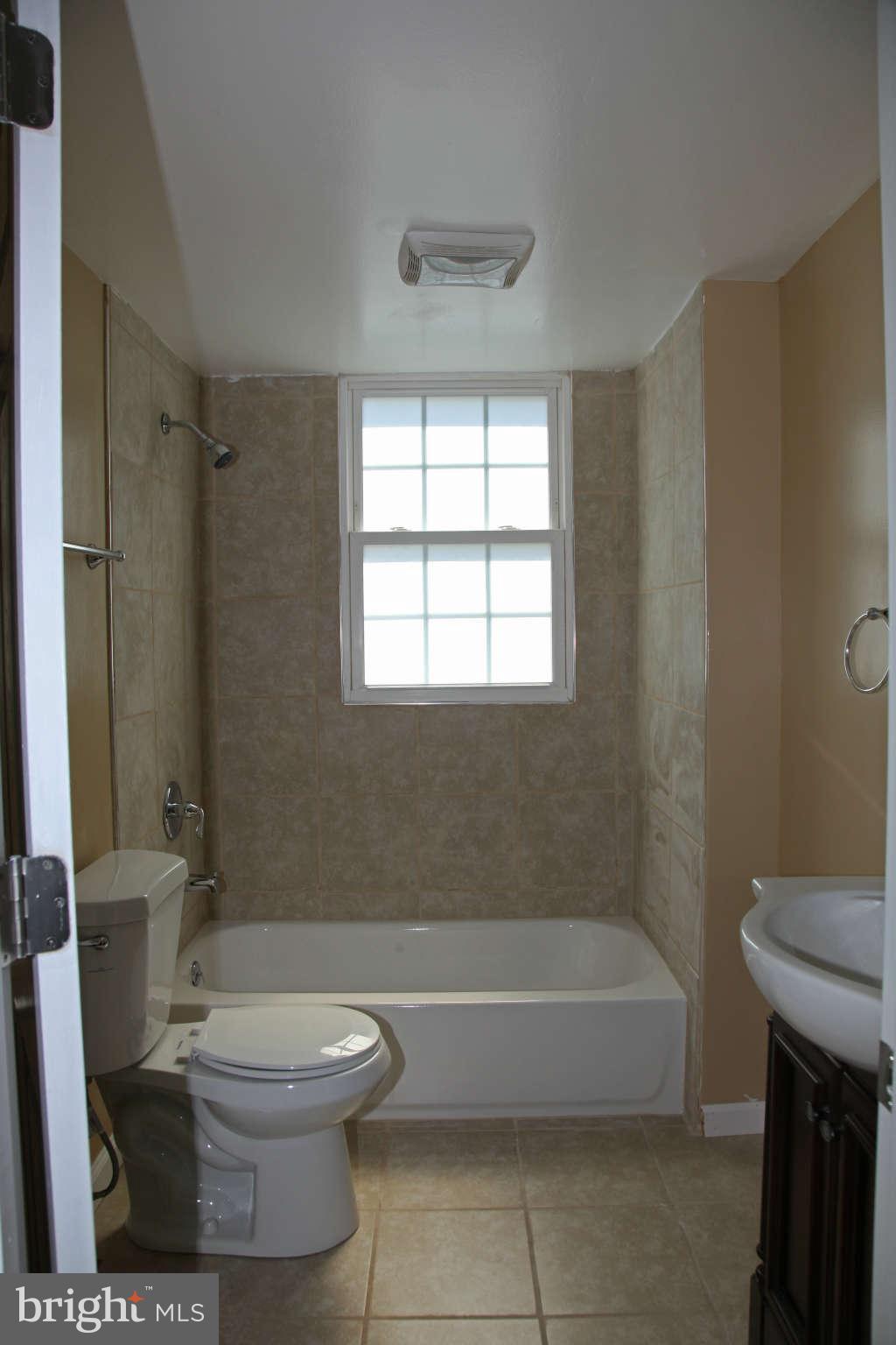 527 Cedar Hill Road Baltimore, MD 21225 - Photo 8 of 30 Bath