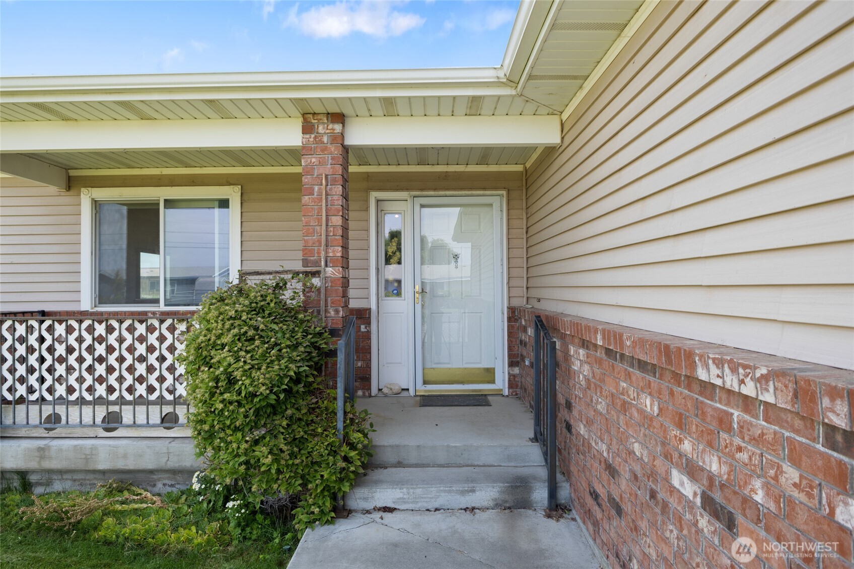 4913 Alma Road Northeast Moses Lake, WA 98837 - Photo 2 of 40 Gallery Image 2