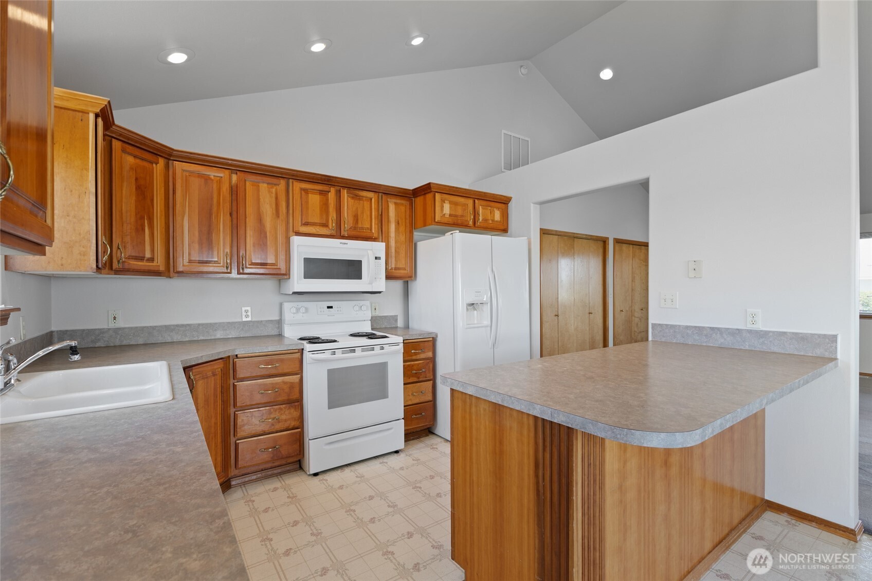 4913 Alma Road Northeast Moses Lake, WA 98837 - Photo 8 of 40 Gallery Image 8