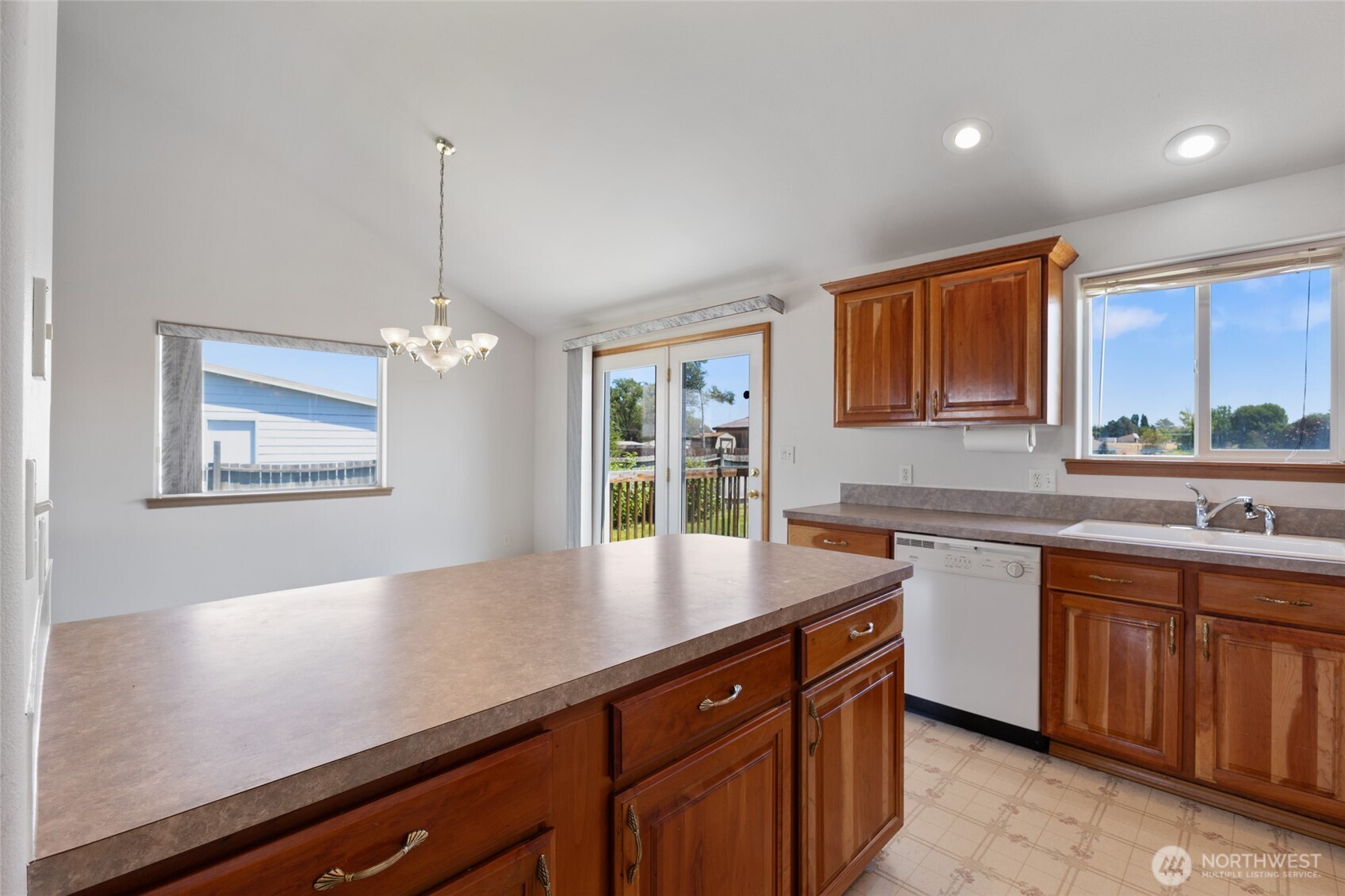 4913 Alma Road Northeast Moses Lake, WA 98837 - Photo 10 of 40 Gallery Image 10