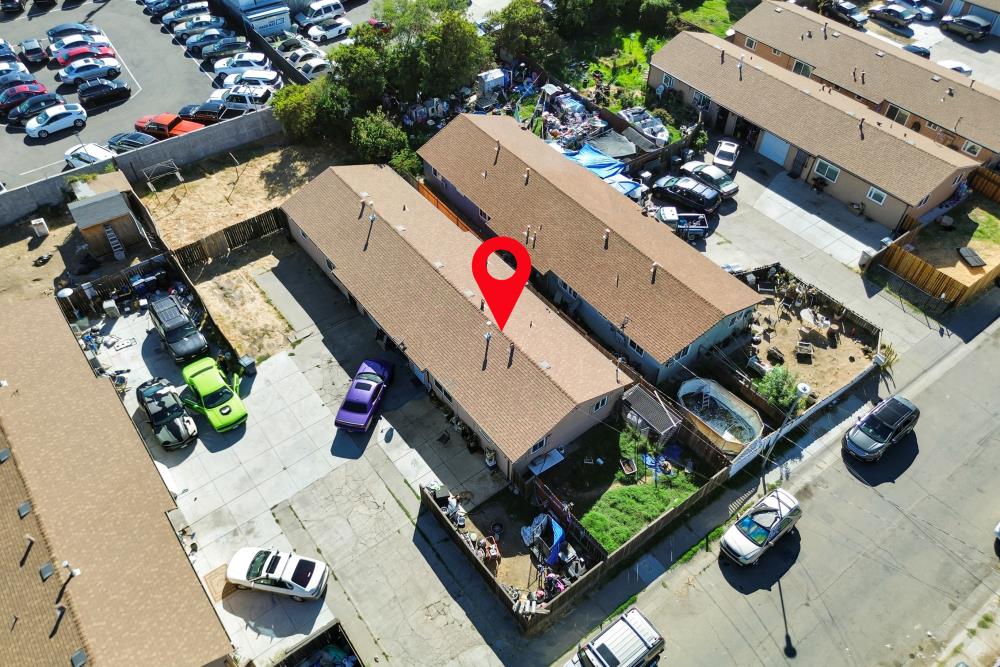 an aerial view of a yard