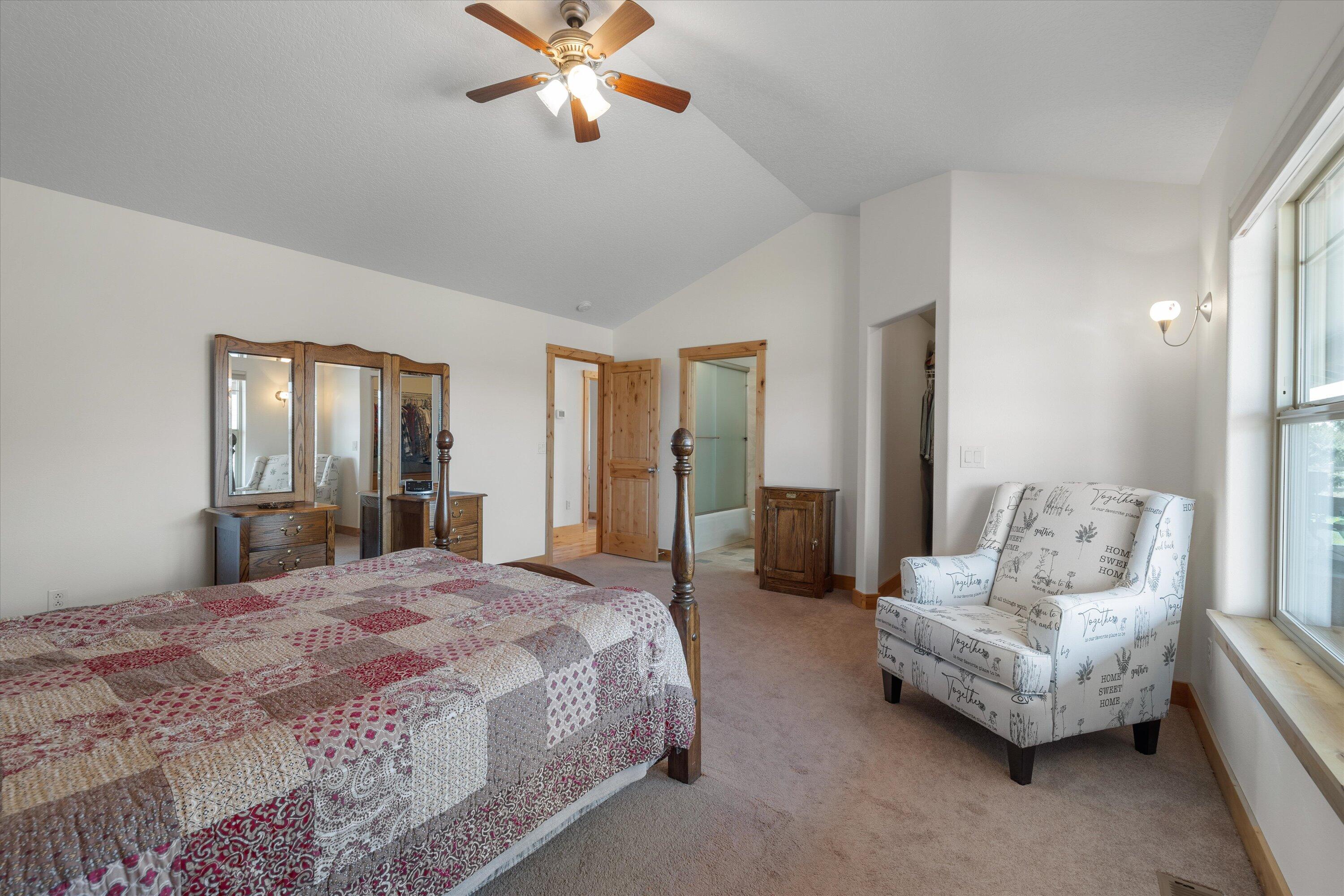 5585 Southwest Rim Road Terrebonne, OR 97760 - Photo 16 of 48 Primary Bedroom