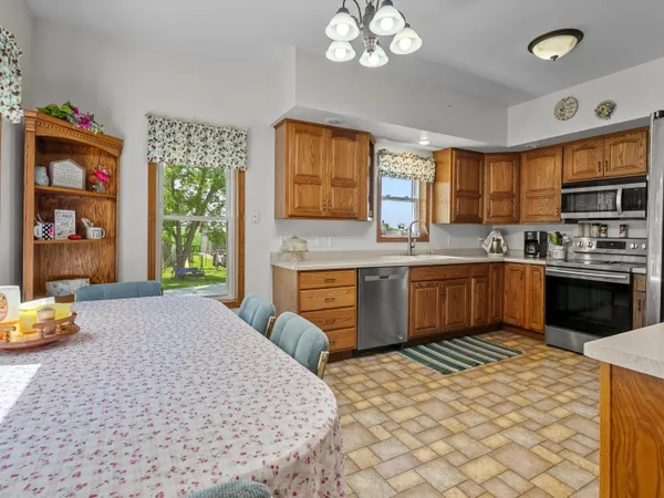 $685,000 | 3106 East County Hwy V, Mishicot, WI 54228