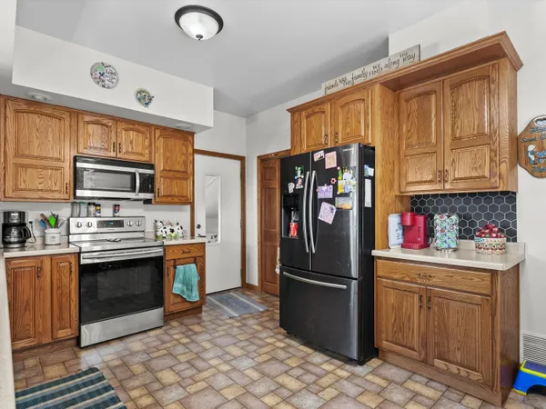 $685,000 | 3106 East County Hwy V, Mishicot, WI 54228