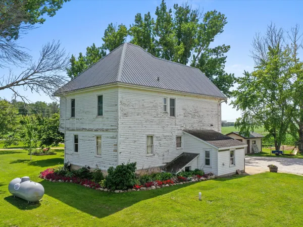 $685,000 | 3106 East County Hwy V, Mishicot, WI 54228