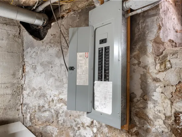 $685,000 | 3106 East County Hwy V, Mishicot, WI 54228