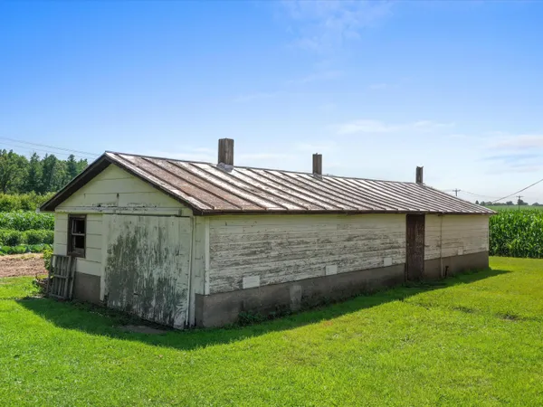 $685,000 | 3106 East County Hwy V, Mishicot, WI 54228