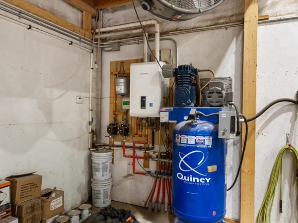 $685,000 | 3106 East County Hwy V, Mishicot, WI 54228