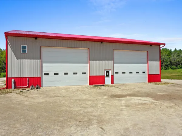 $685,000 | 3106 East County Hwy V, Mishicot, WI 54228