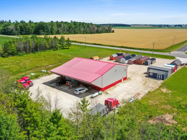 $685,000 | 3106 East County Hwy V, Mishicot, WI 54228