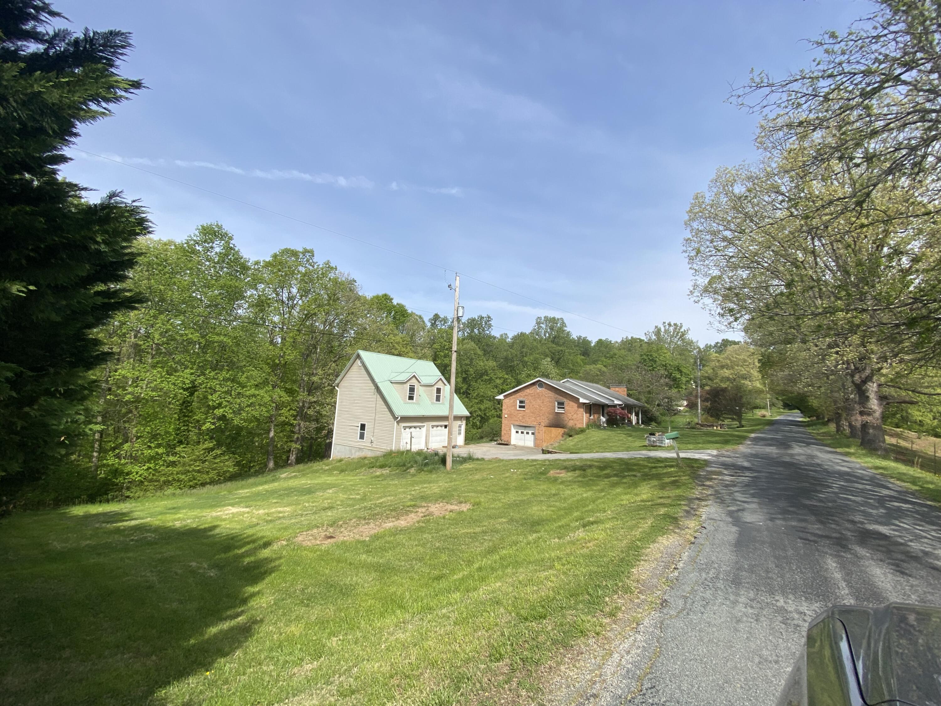 4429 Brookridge Road Roanoke, VA 24014 - Photo 4 of 9 IMG_9704