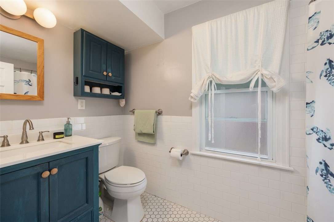 486 Mt Vernon Road Amherst, NY 14226 - Photo 11 of 18 Bathroom