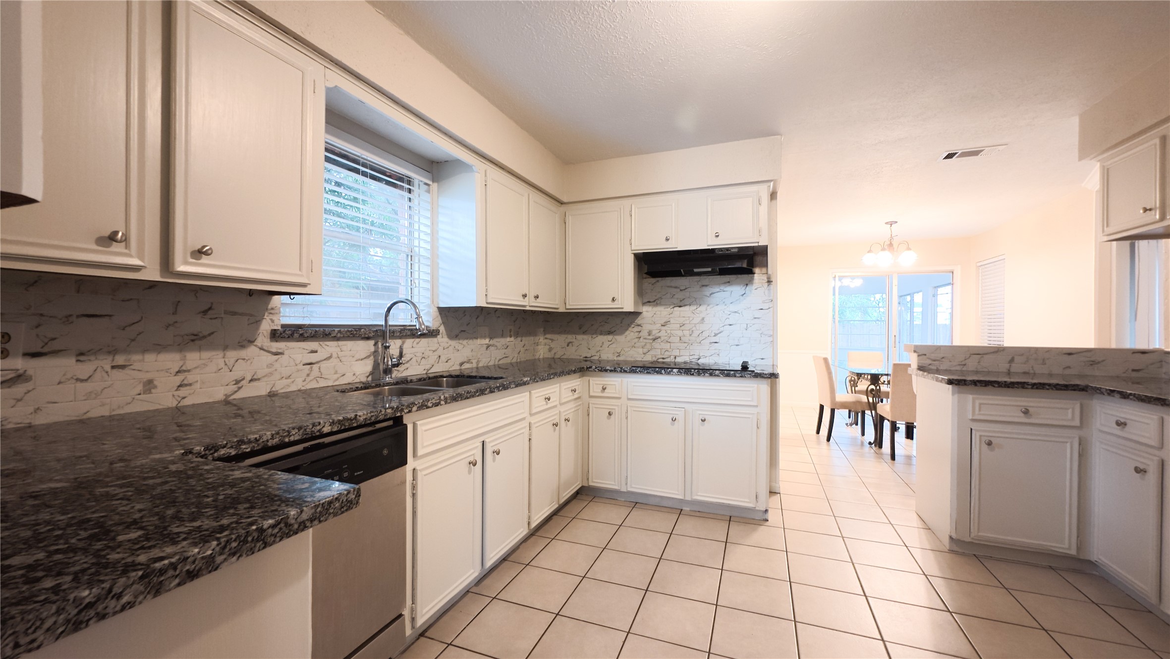 2027 Whispering Springs Drive Spring, TX 77373 - Photo 11 of 23