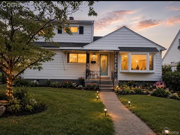 $227,600 | 3539 14th Street, Wyandotte, MI 48192