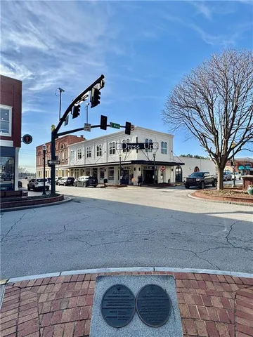 $2,550 | 3012 Orwell Drive, Gainesville, GA 30507