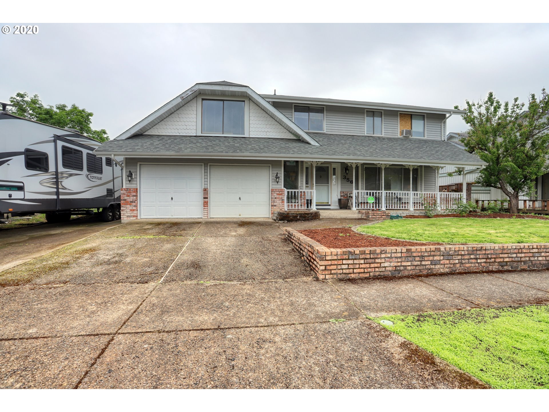 356 71st Street Springfield, OR 97478 - Photo 1 of 32 a front view of a house with a garden