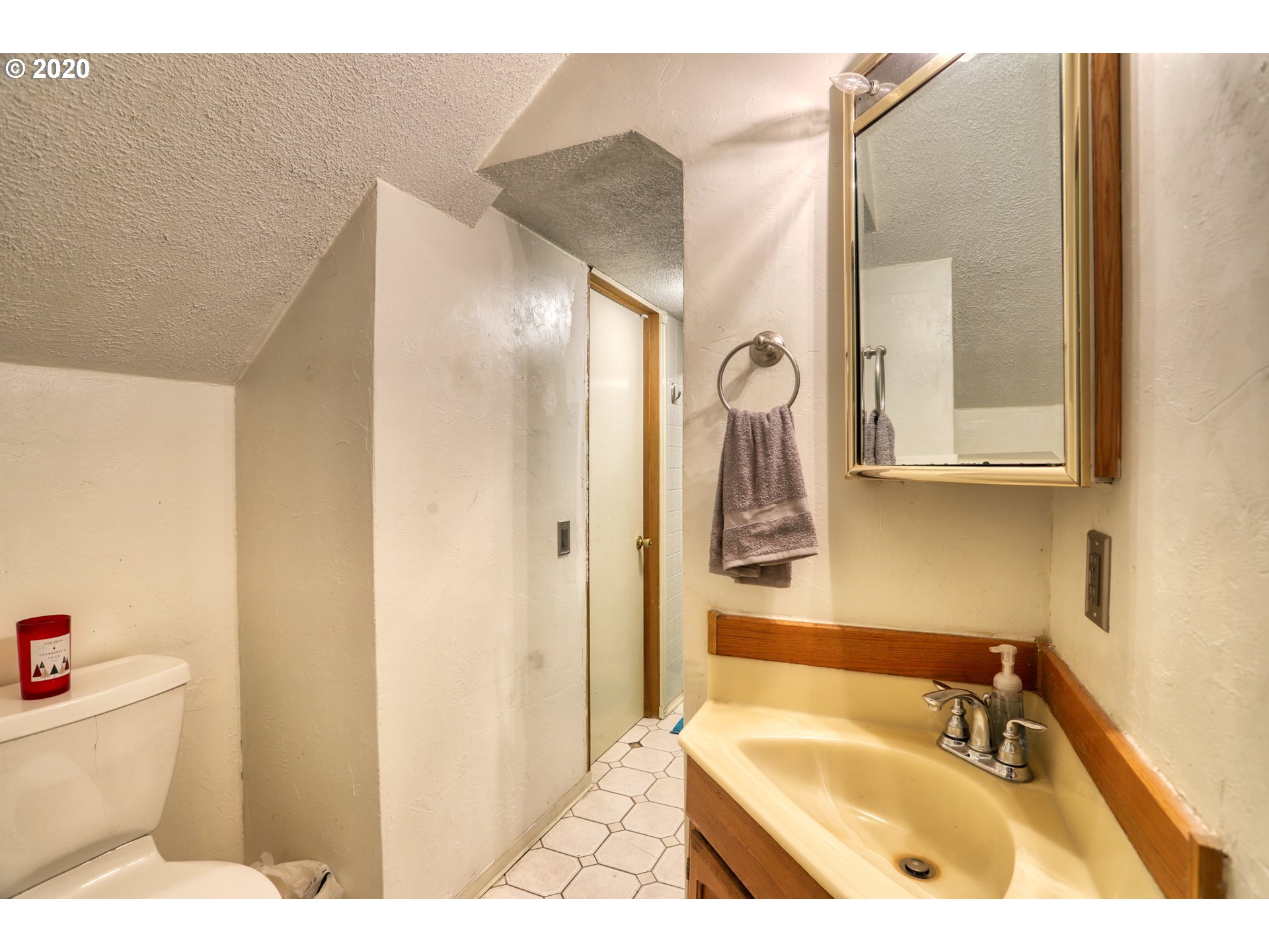 356 71st Street Springfield, OR 97478 - Photo 12 of 32 a bathroom with a sink a toilet and a mirror