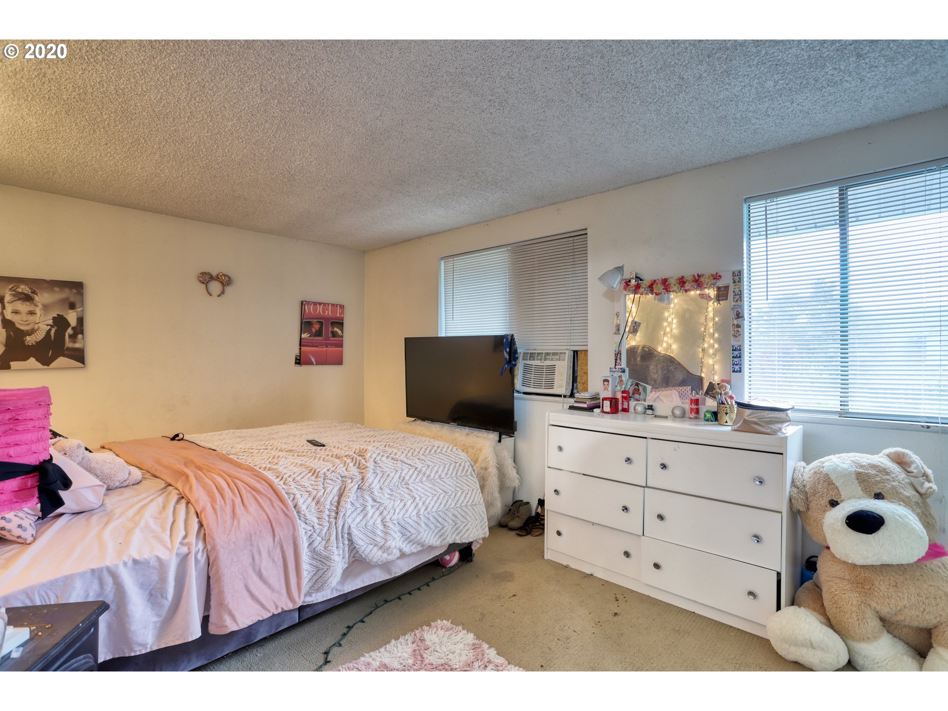 356 71st Street Springfield, OR 97478 - Photo 16 of 32 a bedroom with a bed and window
