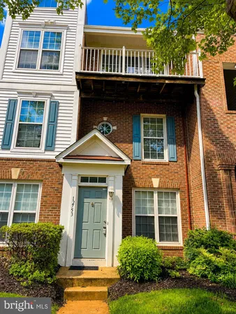 $462,000 | 12753 Fair Crest Court, Unit 22, Fairfax, VA 22033