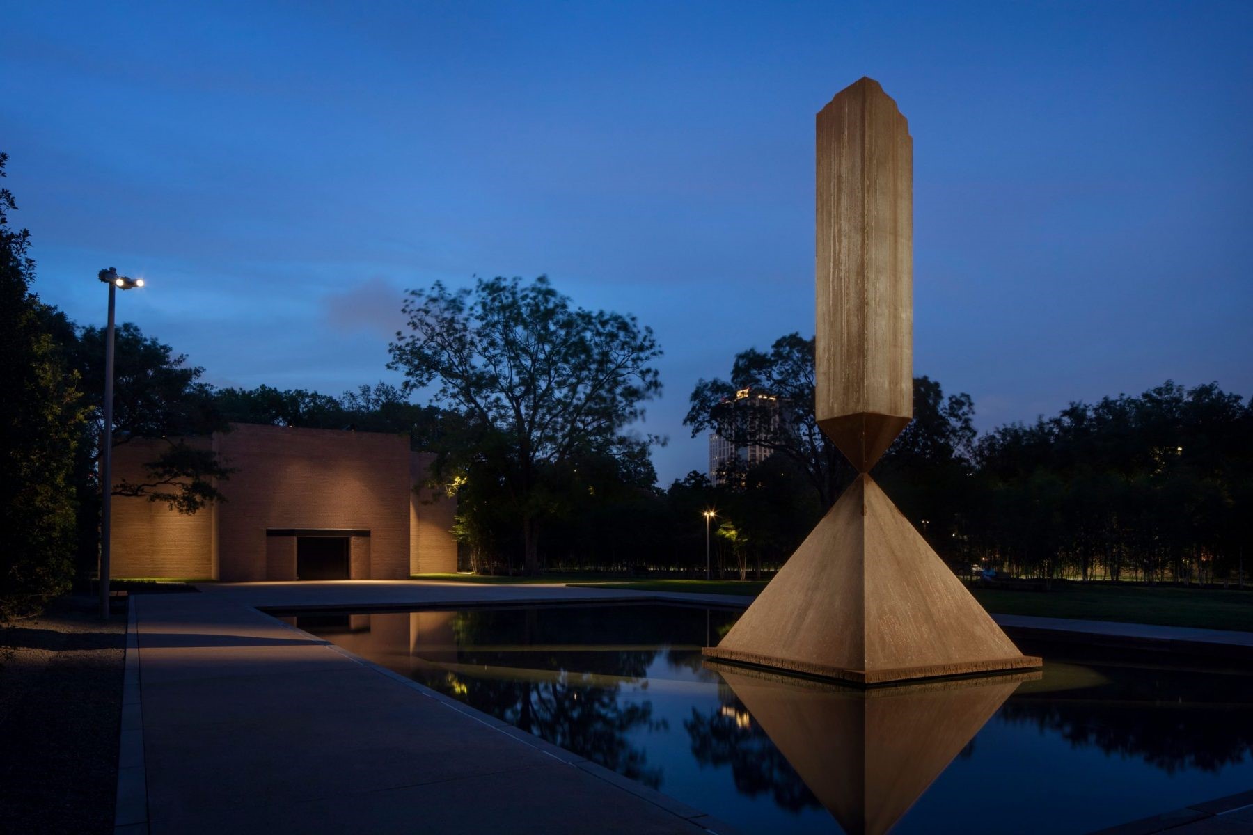 4526 Yoakum Boulevard Houston, TX 77006 - Photo 10 of 11 Rothko Chapel, one of Montrose’s most iconic landmarks, is nearby for quiet reflection and cultural enrichment.