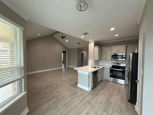 $2,200 | 4427 17th Street, Bacliff, TX 77518