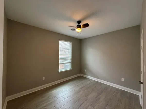 $2,200 | 4427 17th Street, Bacliff, TX 77518