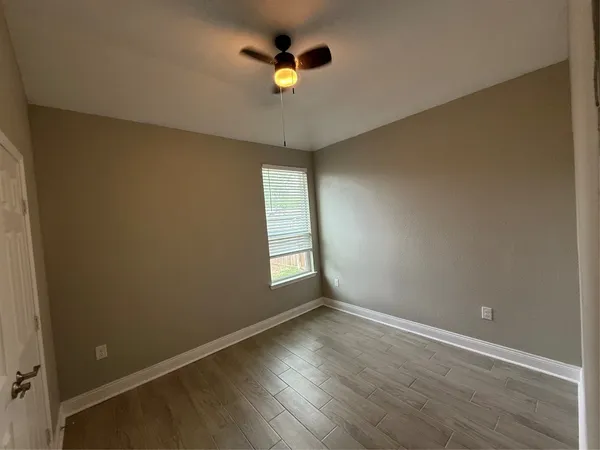 $2,200 | 4427 17th Street, Bacliff, TX 77518