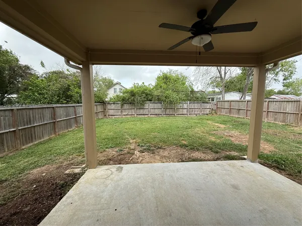 $2,050 | 4427 17th Street, Bacliff, TX 77518