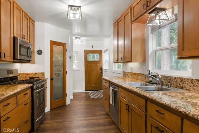 $649,999 | 717 Crest Estates Drive, Lake Arrowhead, CA 92352