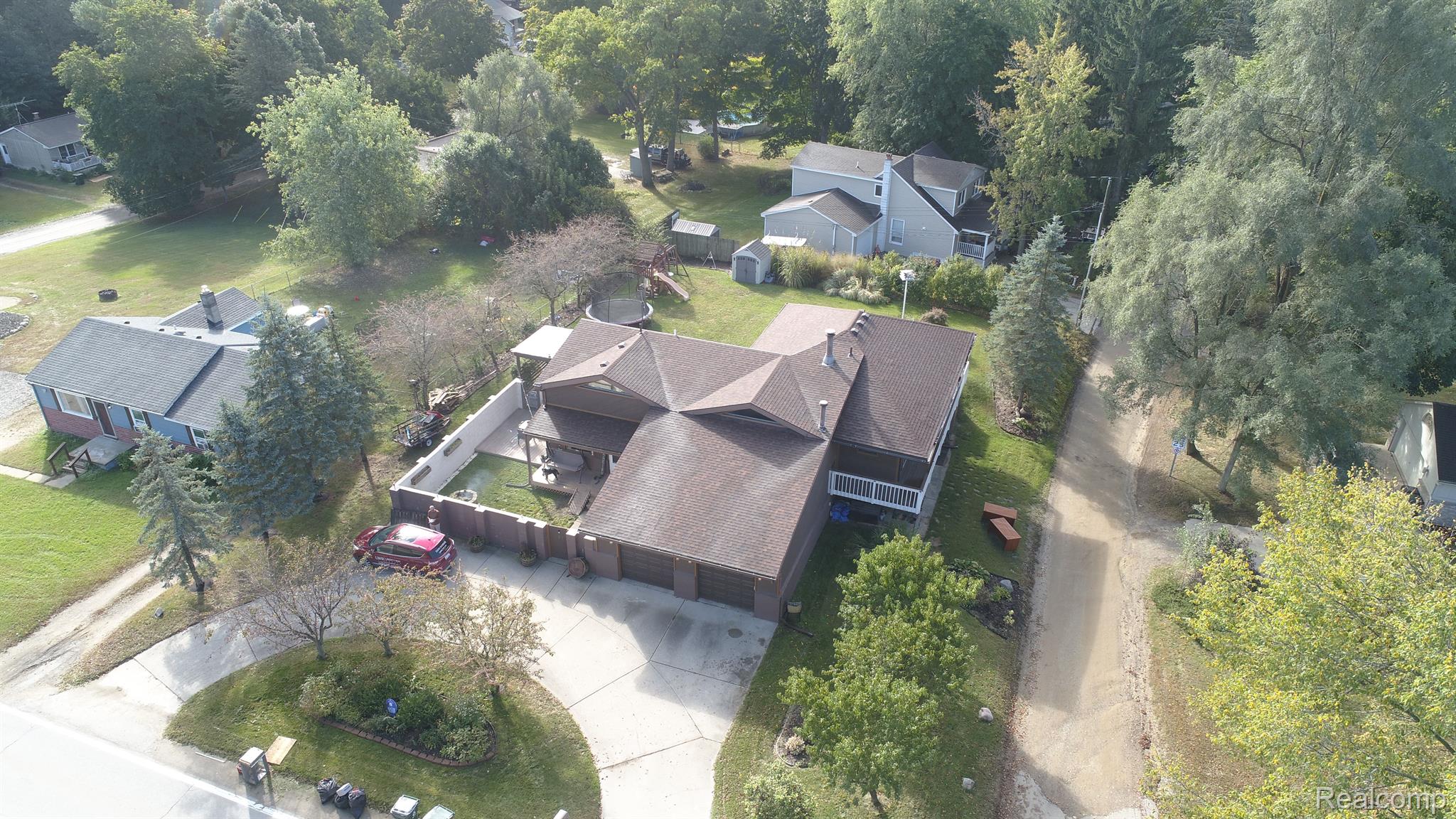 463 Joslyn Road Lake Orion, MI 48362 - Photo 4 of 93 Gallery Image 4