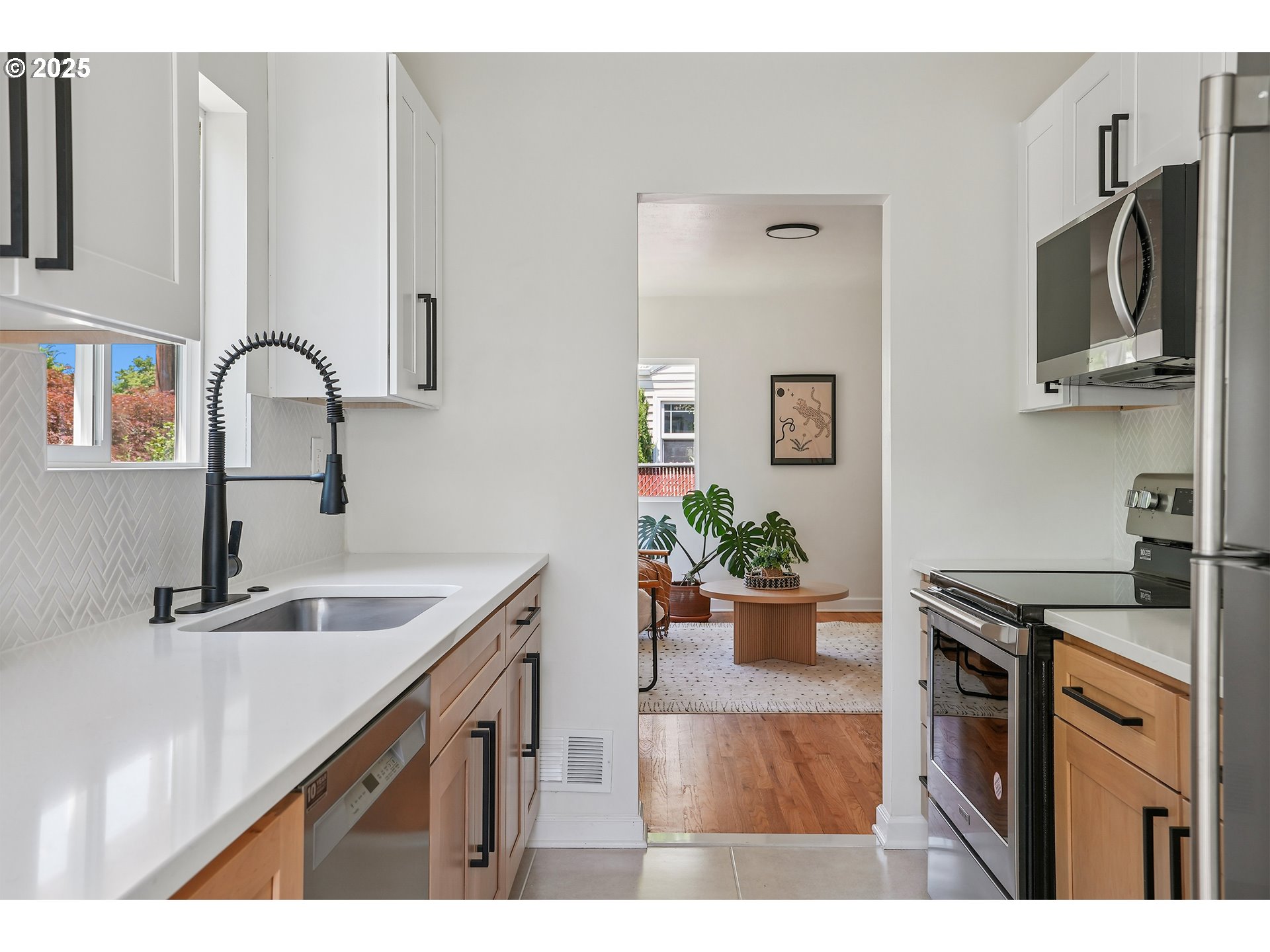 6445 North Amherst Street Portland, OR 97203 - Photo 13 of 45