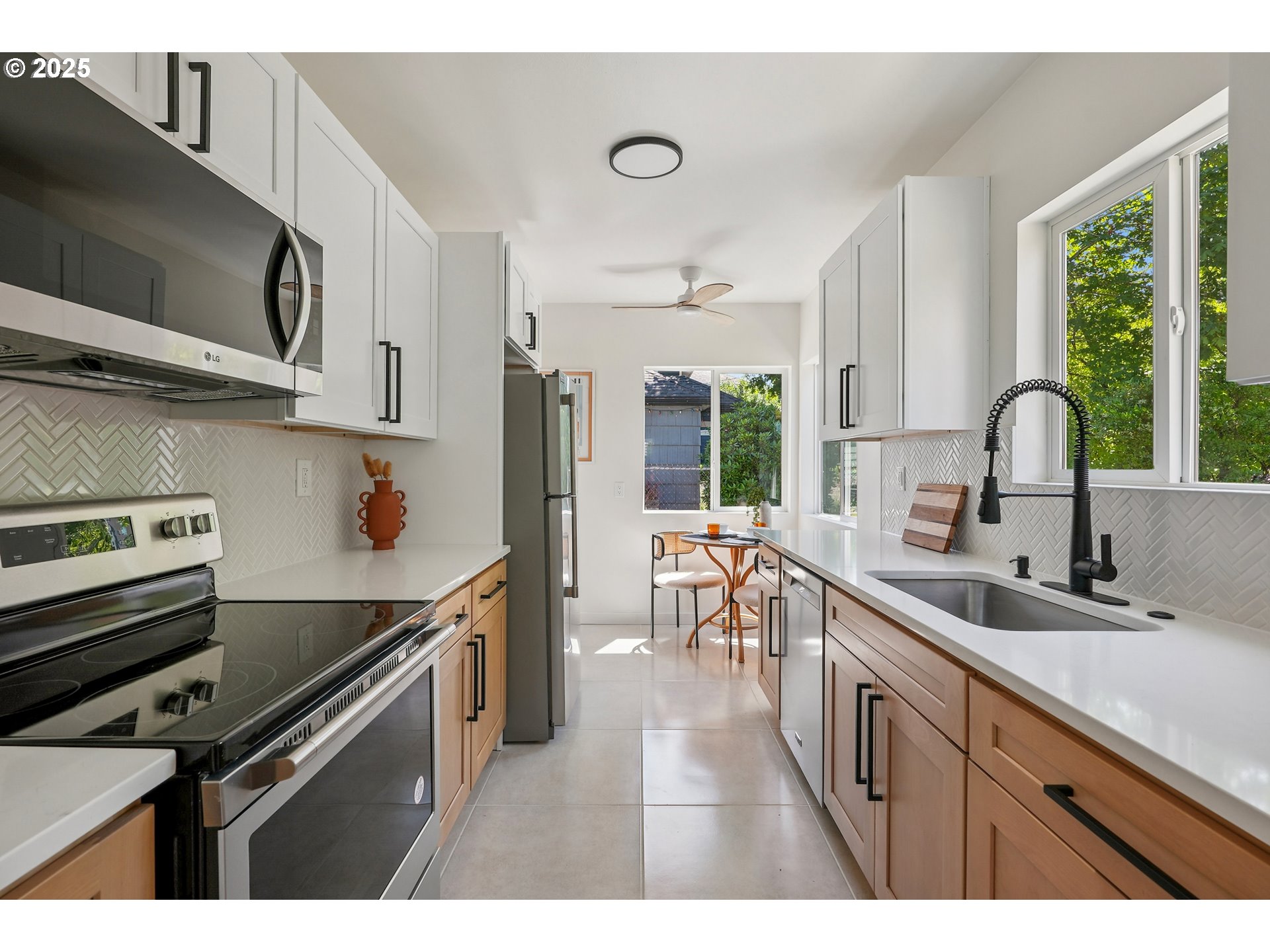 6445 North Amherst Street Portland, OR 97203 - Photo 6 of 45