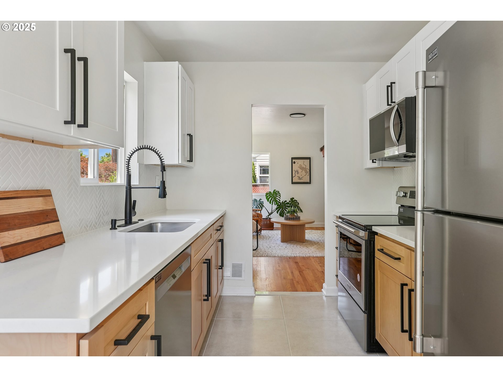 6445 North Amherst Street Portland, OR 97203 - Photo 7 of 45