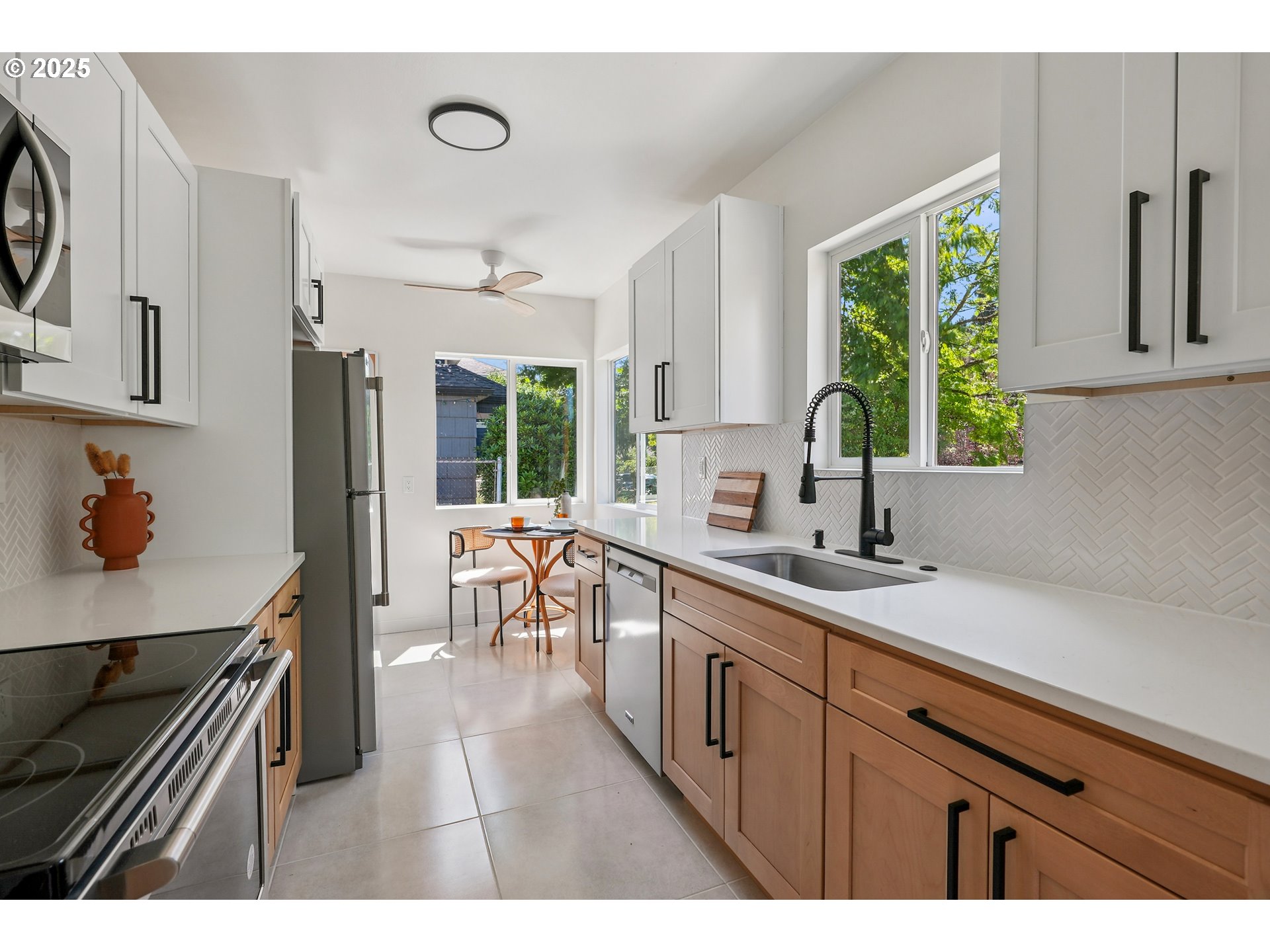 6445 North Amherst Street Portland, OR 97203 - Photo 8 of 45