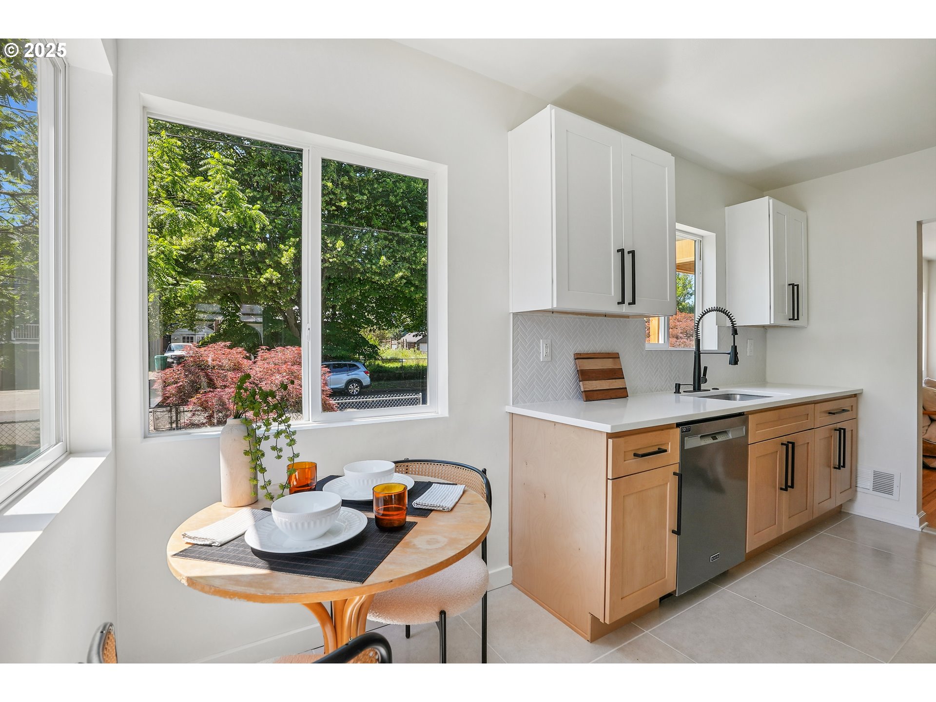 6445 North Amherst Street Portland, OR 97203 - Photo 9 of 45