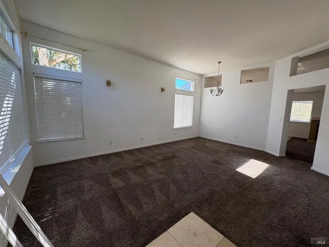 a view of empty room with window