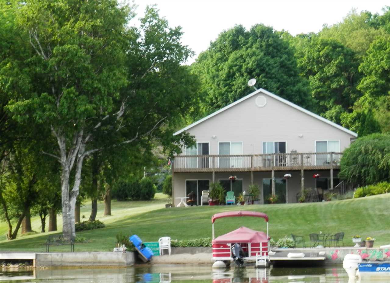 854 Breckenboro Road Lake Summerset, IL 61019 - Photo 1 of 24 a front view of a house with garden
