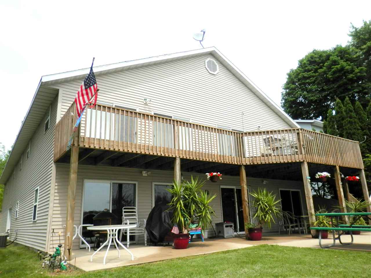854 Breckenboro Road Lake Summerset, IL 61019 - Photo 3 of 24 a view of a house with patio
