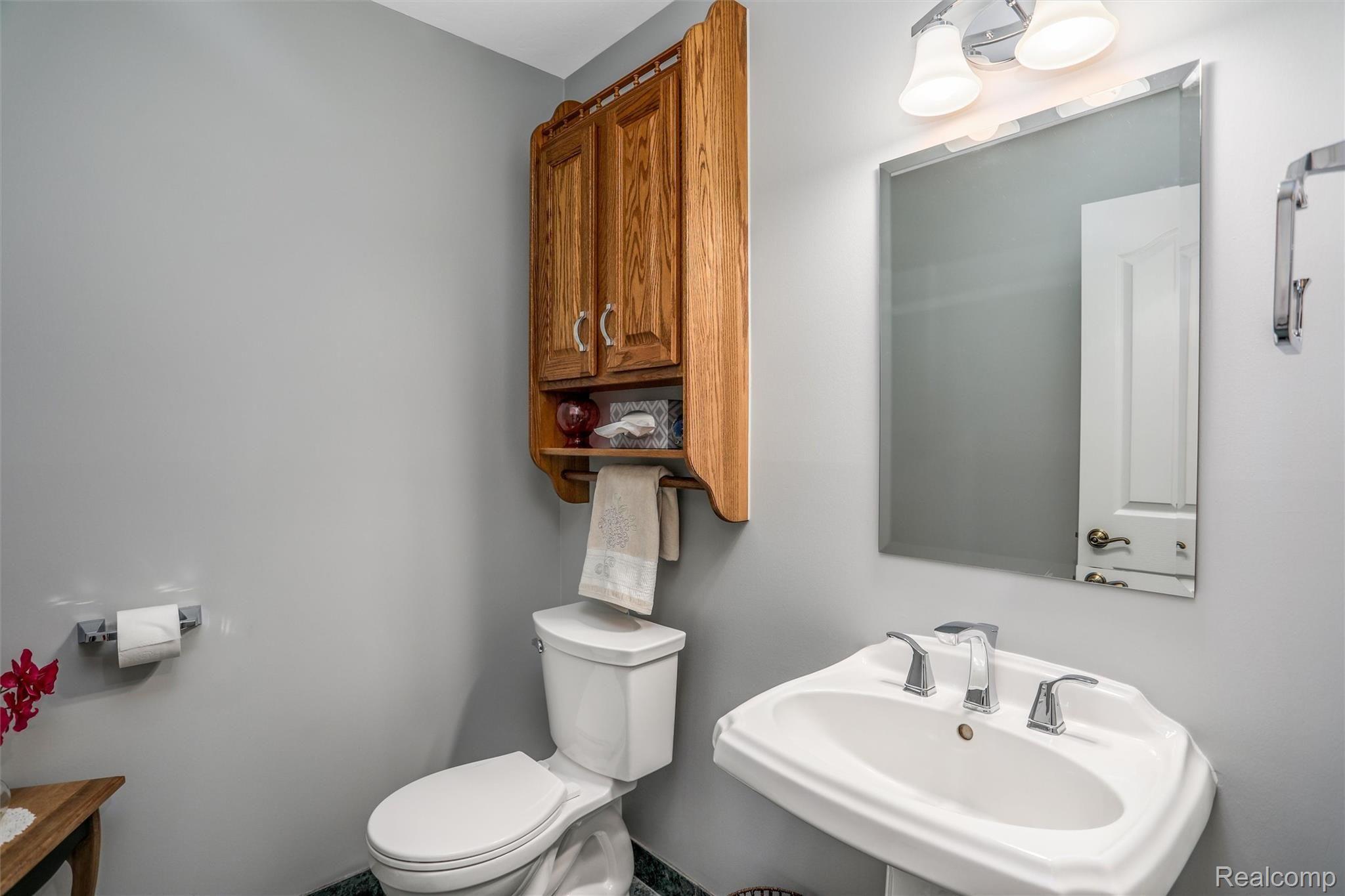 2755 County Farm Road Howell, MI 48843 - Photo 8 of 39 Half bath on entry level