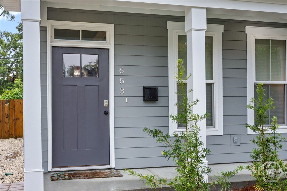 653 Seiler Avenue Savannah, GA 31401 - Photo 3 of 45 Up-close view of hardie plank
