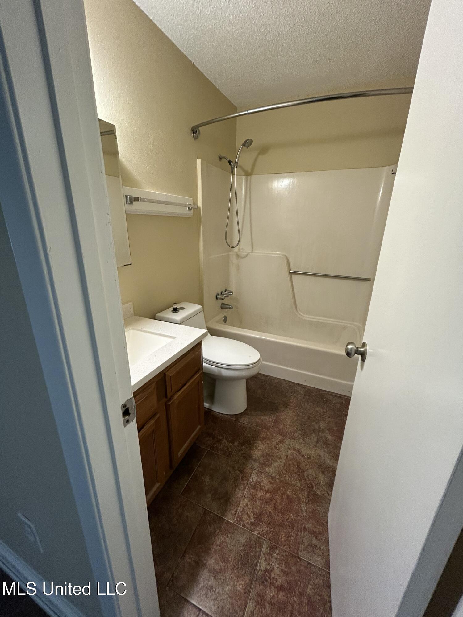 3403 54th Avenue, Unit C Gulfport, MS 39501 - Photo 3 of 3 Bath