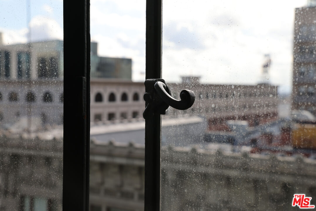 849 South Broadway, Unit 906 Los Angeles, CA 90014 - Photo 36 of 65 a close view of bathroom with shower