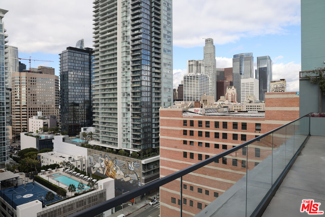 849 South Broadway, Unit 906 Los Angeles, CA 90014 - Photo 48 of 65 a view of a city with tall buildings