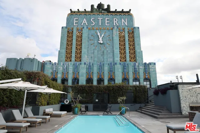 a view of walk in closet