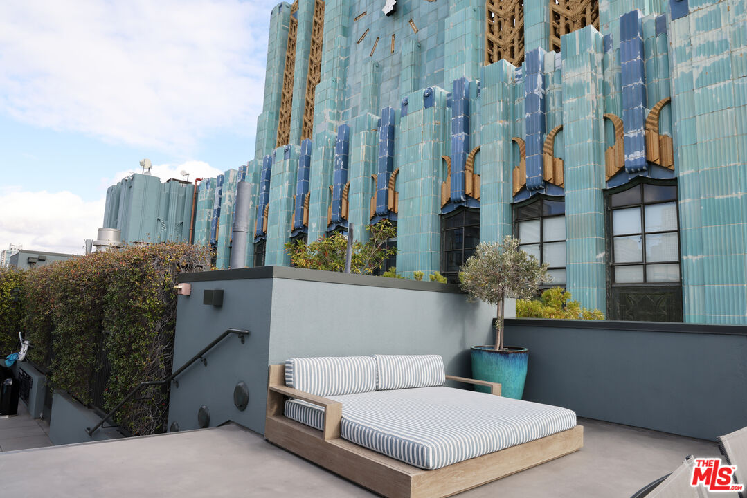 849 South Broadway, Unit 906 Los Angeles, CA 90014 - Photo 52 of 65 a view of roof deck with seating area and trees