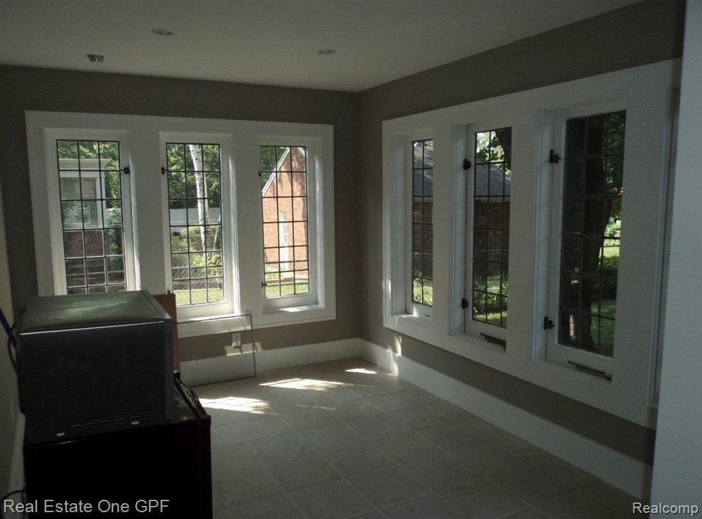 1309 Yorkshire Road Grosse Pointe, MI 48230 - Photo 5 of 25 DSC01461.JPG